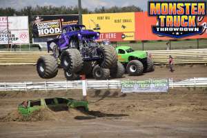 monster-truck-throwdown-edmonton-2015-005
