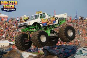 monster-truck-throwdown-mount-pleasant-2013-012