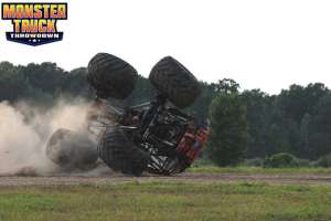 monster-truck-throwdown-mount-pleasant-2013-020