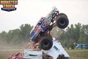 monster-truck-throwdown-mount-pleasant-2013-024