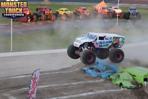 monster-truck-throwdown-oxford-2013-003