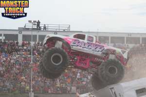 monster-truck-throwdown-oxford-2013-013