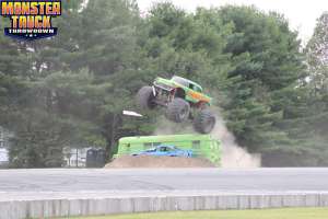 monster-truck-throwdown-oxford-2013-017