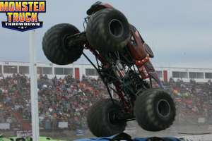 monster-truck-throwdown-oxford-2014-001