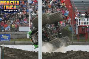 monster-truck-throwdown-oxford-2014-009