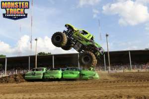 monster-truck-throwdown-south-bend-2014-002