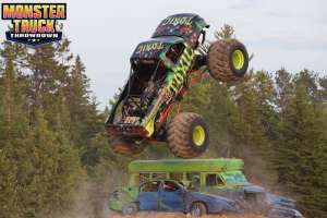monster-truck-throwdown-st-ignace-2013-006