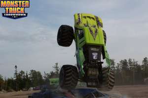monster-truck-throwdown-st-ignace-2013-011